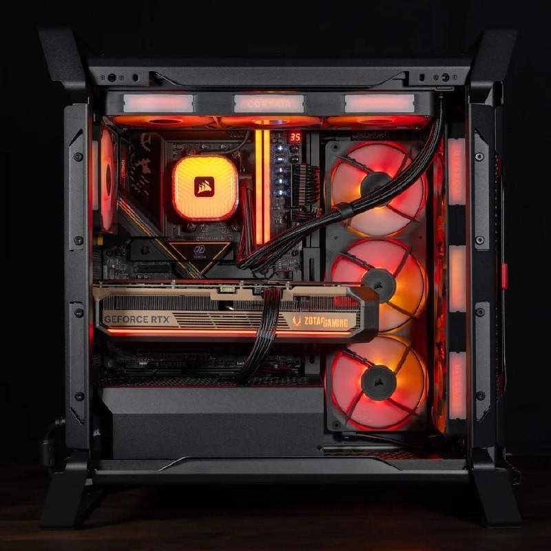 Bố cục khoang nội thất bên trong chiếc case Corsair Warthog