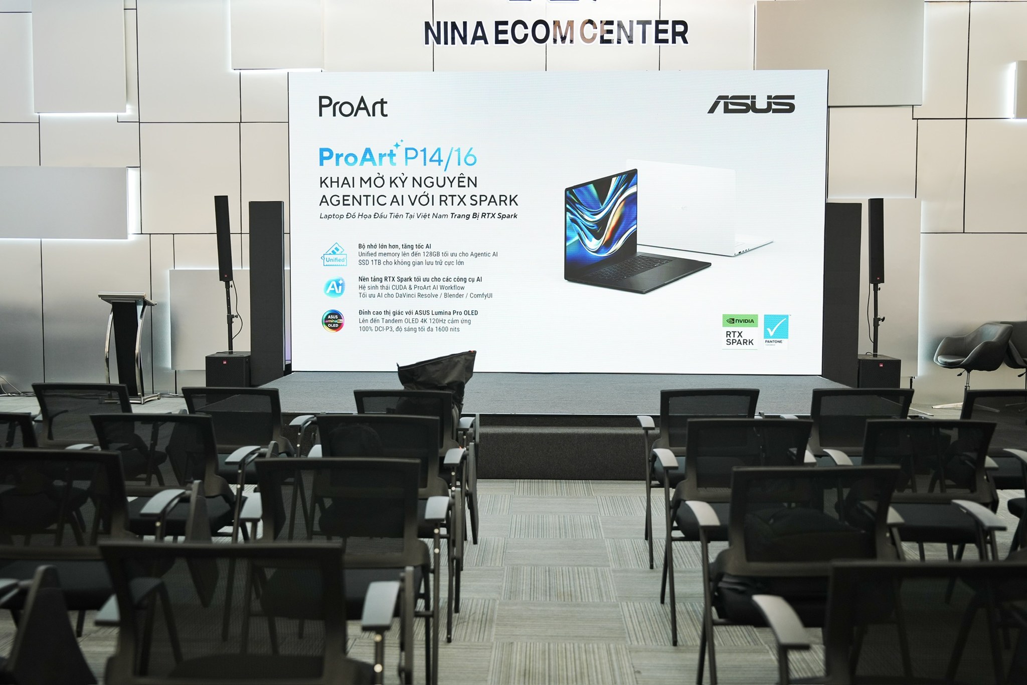 Toàn cảnh sân khấu sự kiện NINA ECOM CENTER: Khai mở kỷ nguyên Agentic AI với RTX Spark